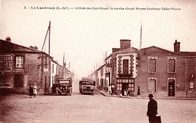 Carte postale datant des années 1910 représentant la rue de Trittau vue de l'église