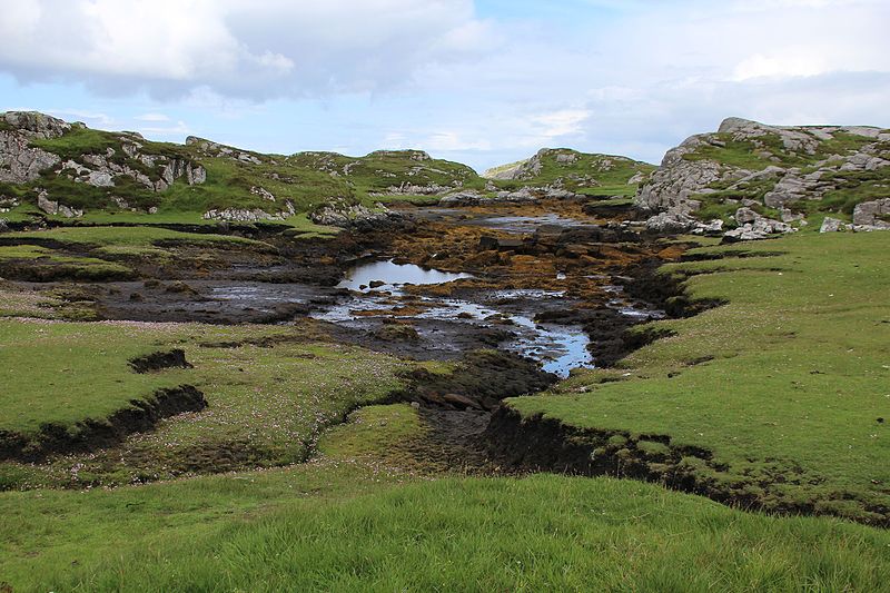 File:Watt und Moor, Great Bernera.jpg