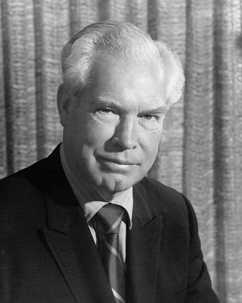 File:William Hanna 1977.jpg