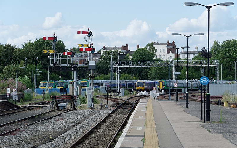 File:Worcester Shrub Hill railway station MMB 01 170XXX 170XXX 170XXX 166220 172215.jpg