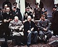 Les « Trois Grands » à la conférence de Yalta en février 1945, de gauche à droite, Winston Churchill, Franklin D. Roosevelt et Joseph Staline.