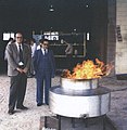 Avec M. Skander. Essai de la flamme de Maqam E'Chahid à Montreal 1982