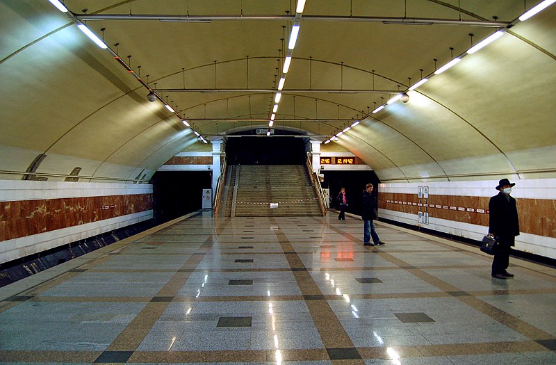 File:Zhytomyrska metro station Kiev 2009 01.jpg