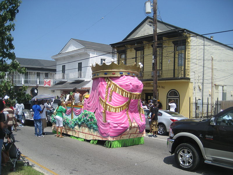 File:ZuluBroad2010CrownFloatZuluHQ.JPG