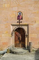 Влезната порта на црквата