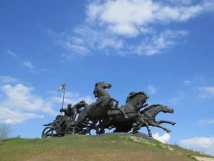 Тачанка песня слушать. Памятник тачанке в Каховке. Монумент легендарная тачанка. Монумент «легендарная тачанка» в Каховке /. Херсонская область памятник тачанка.