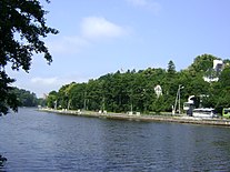 Озеро Тихое в Светлогорске (Калининградская область) в 2012 окружили железобетонной набережной.JPG
