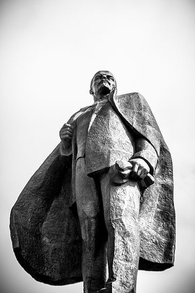 File:Памятник Ленину В.И. вблизи.jpg