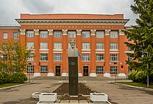 Памятник Попову .jpg