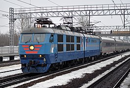 ChS200-003 con el tren Nevsky Express en camino