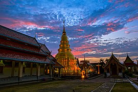 วัดพระธาตุหริภัญชัย.jpg, Somyot Sutprattanatawin, CC by-SA 3.0