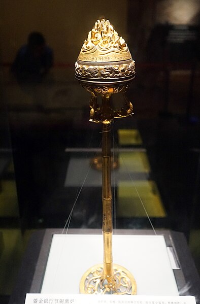 A gold-plated hill censer in Shaanxi History Museum. The inscriptions on it suggest that it was collected by Emperor Wu, later was bestowed to Wei Qin