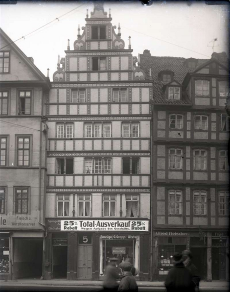 1926 circa August Kageler Foto von der Osterstraße auf das Haus Schmiedestraße 5, 4 und 6 in Hannover
