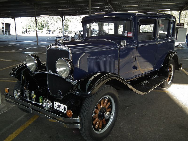 1930 Chrysler sedan #5