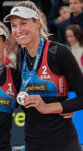 2019-07-06 BeachVolleyball Weltmeisterschaft Hamburg 2019 StP 0520 LR av Stepro (beskjært) .jpg