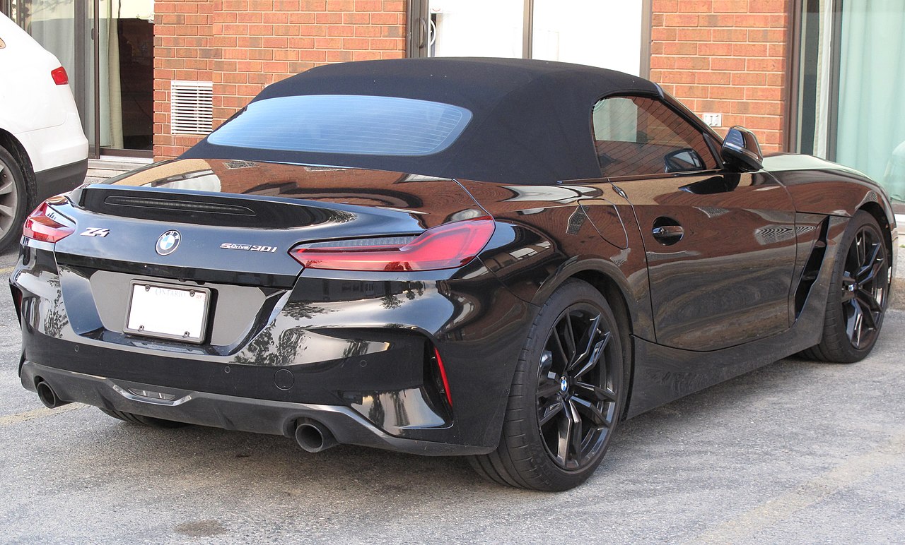 Image of 2020 BMW Z4 SDrive30i in Black Sapphire Metallic, Rear Right, 05-21-2022