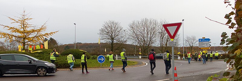 Rassemblement Gilets Jaunes, à Andelnans, le 18 novembre 2023 800px-2023-11-18_13-43-09_5ansGJ-Andelnans