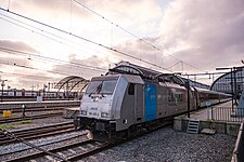 Vertrek van de eerste European Sleeper trein met reizigers uit Amsterdam Centraal op 27 mei 2023 met Lineas 186 aan de voren kant.