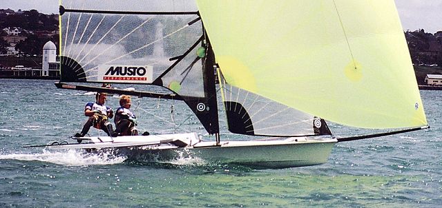 A 49er skiff in a race