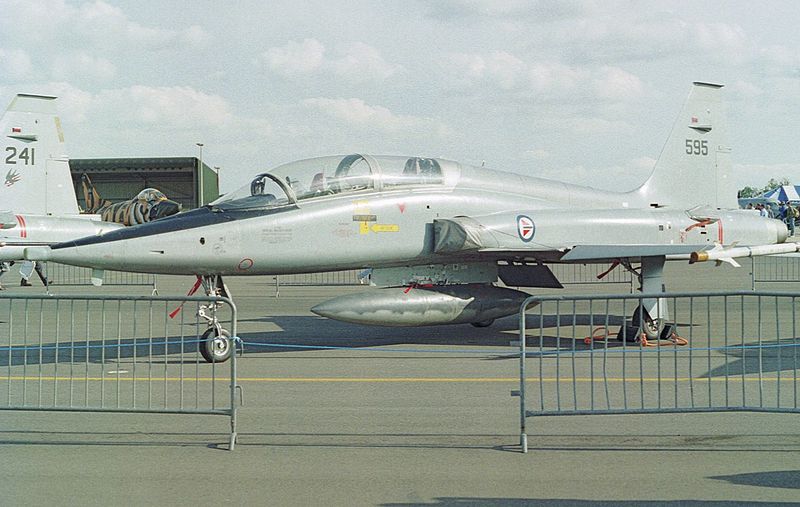 File:595 Northrop F-5B Freedom Fighter (cn N9004) Norwegian Air Force, RIAT 1993. (7149222815).jpg