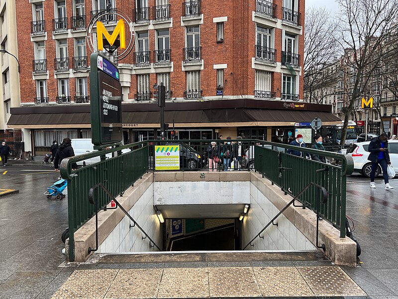 File:Accès Station Métro Porte Clignancourt Place Tirailleurs Sénégalais - Paris XVIII (FR75) - 2022-01-29 - 1.jpg