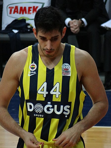 File:Ahmet Düverioğlu 44 Fenerbahçe Men's Basketball 20180107.jpg