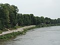 alte sanierte Hafenmauer an der Donau