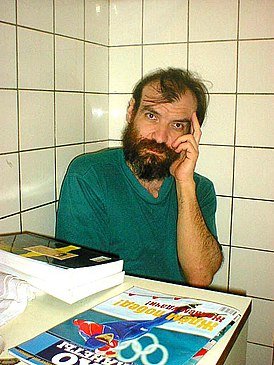 Андрей Урицкий у себя дома 15.02.2002.