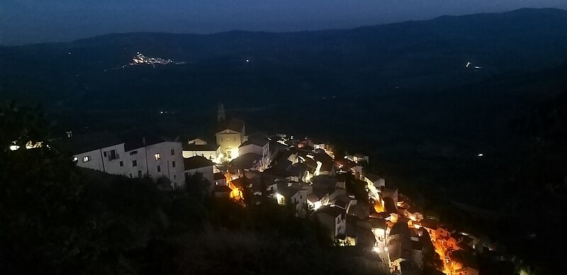 File:Anzi (Basilicata).jpg