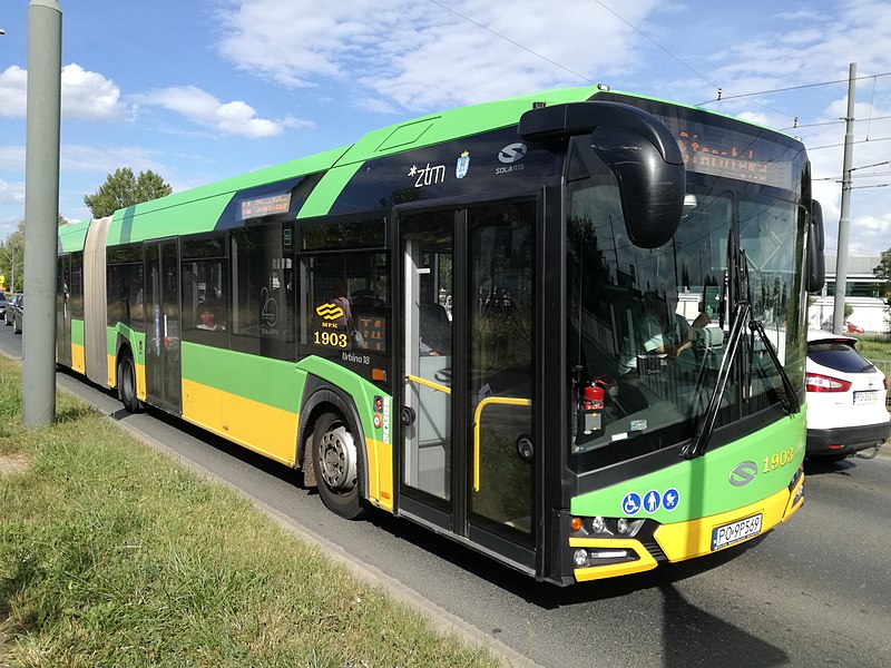 File:Autobus Solaris Urbino 18 MPK Poznań linii T4 numer taborowy 1903 na ulicy Starołęckiej w Poznaniu - sierpień 2021.jpg