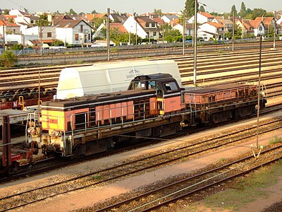 Locomotora diésel BB 64700 con sección de refuerzo del motor TBB 64800