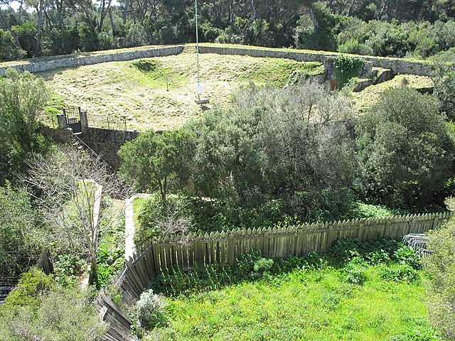 640px-Bastion_du_fort_Royal.jpg