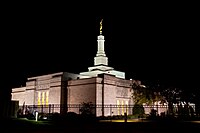 Baton Rouge Temple v noci - 1.jpg