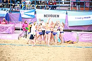 Deutsch: Beachhandball bei den Olympischen Jugendspielen 2018; Tag 6, 12. Oktober 2018; Mädchen, Hauptrundenspiel – Ungarn-Niederlande 2:1 English: Beach handball at the 2018 Summer Youth Olympics at 12 October 2018 – Girls Main Round – Hungary-Netherlands 2:1