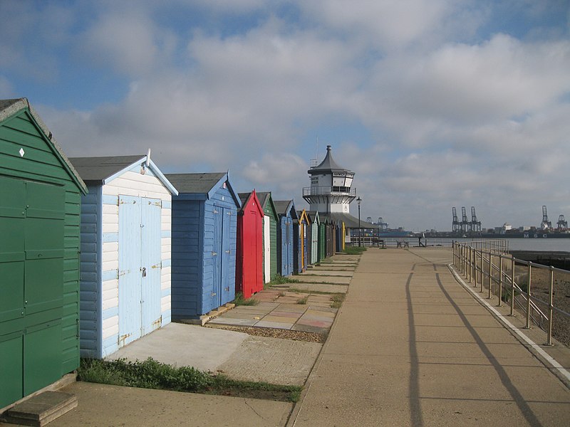 File:Beach huts at Harwich Green - geograph.org.uk - 2565074.jpg