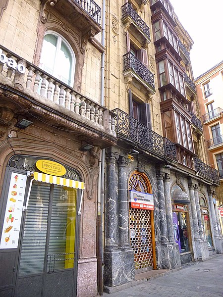 File:Bilbao - Calle Arenal 2.jpg