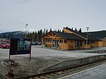Foto eines kleineren Bahnhofsgebäudes