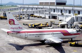 Un Boeing 737-200 de :Thai Airways Company (en), similaire à celui impliqué dans l'accident.