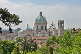 Brescia_from_above_with_the_Duomo_and_the_Torre_del_Popolo.jpg