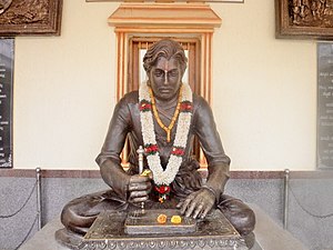 Bronze statue of Kanaka Dasa, Bada, Bankapur.jpg