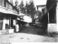 Bundesarchiv Bild 105-DOA0639, Deutsch-Ostafrika, Bagamoyo, Straßenbild.jpg