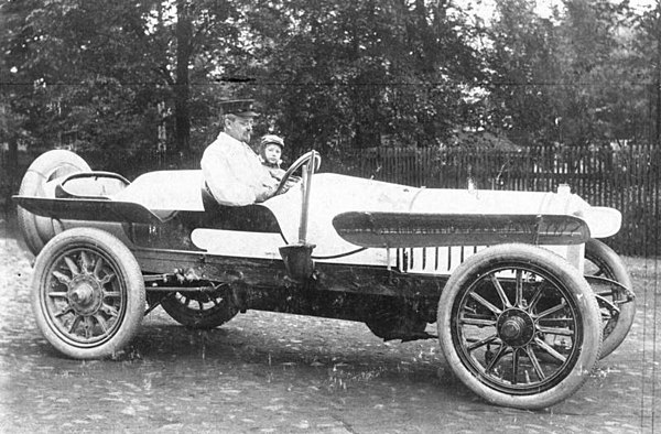 August Horch in his car (1908)