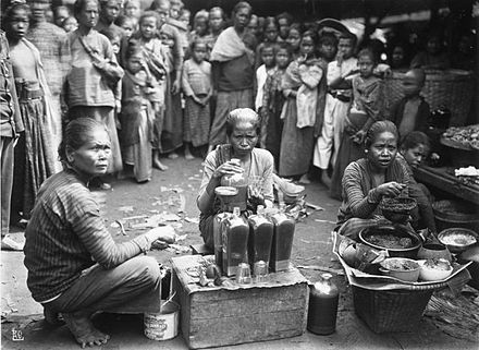Jamu sellers in Yogyakarta, ca. 1910