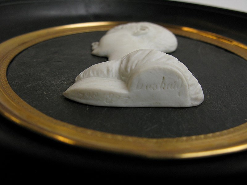 File:Cameo (AM 16123-3).jpg