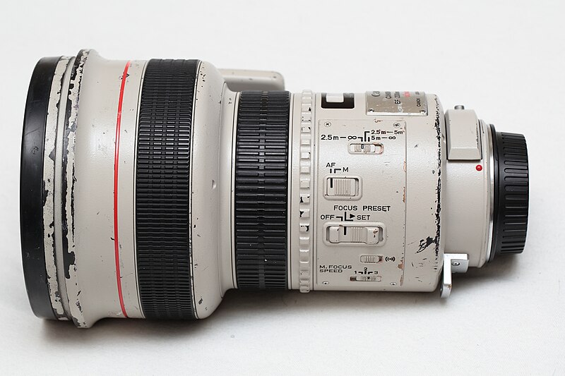 File:Canon EF 200mm f1.8 L USM.jpg