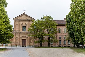 La facciata dell'Abbazia di Santa Maria di Casanova