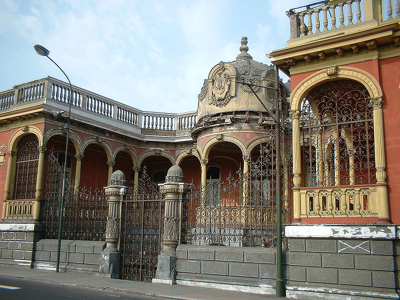 File:Casona en barranco.jpg