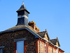 Toit de l'ancienne école maternelle publique