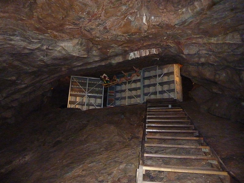 File:Cheddar cave cheese.jpg