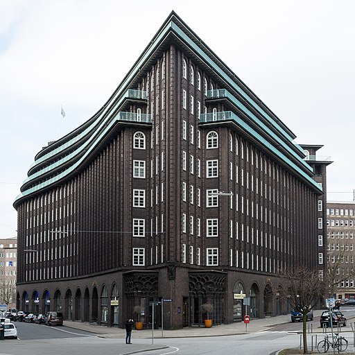 Chilehaus (Hamburg-Altstadt).Blick von Osten.Chilehaus auf die Ecke an der Weggabelung Burchardstraße / Pumpe